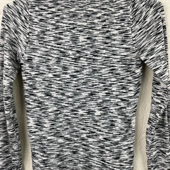 The limited turtleneck long sleeve tee top - Picture 3 of 6